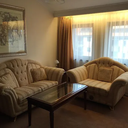 Апартаменти Downtown Alexander Services